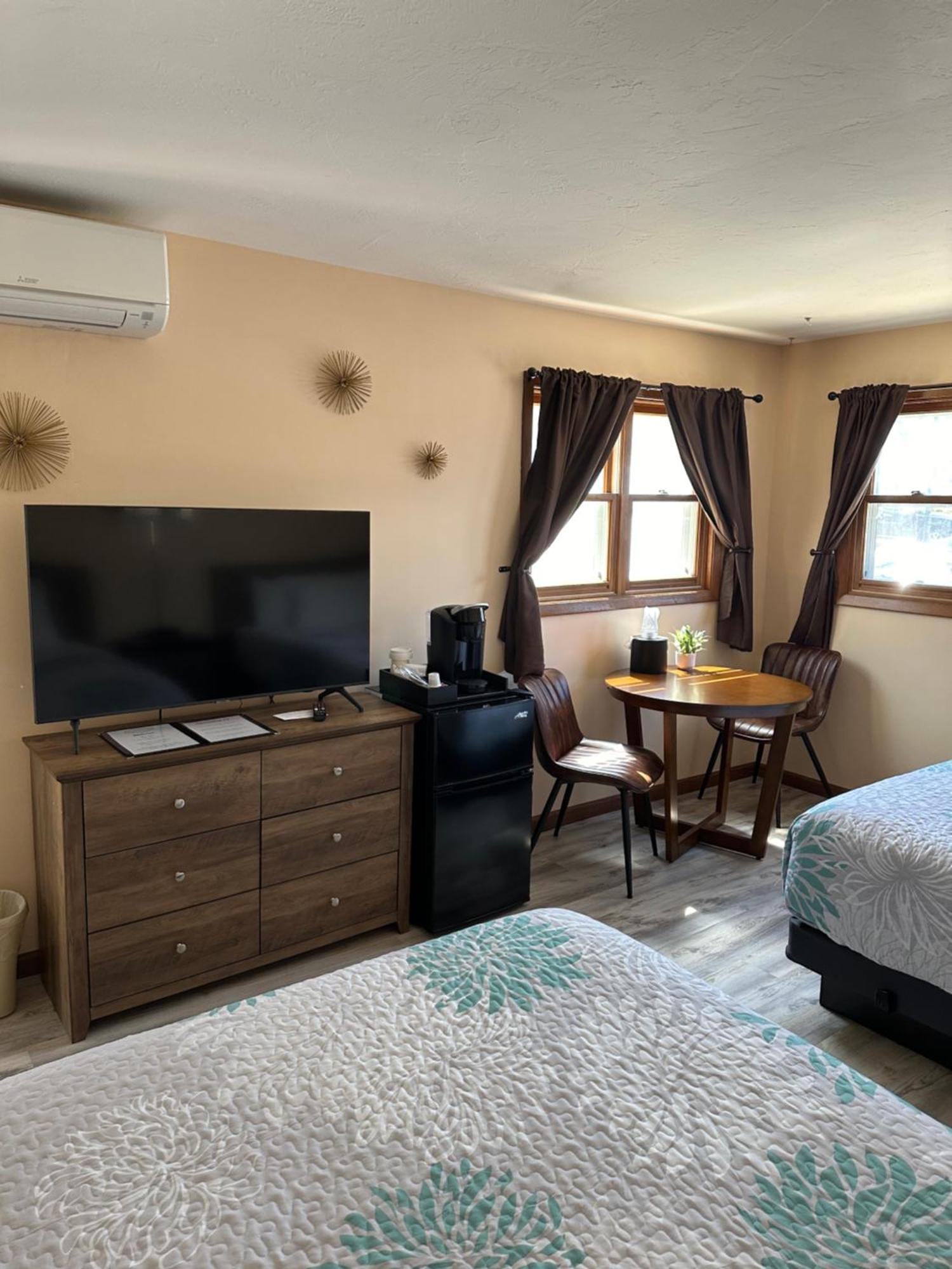 Downtown Inn Систер-Бэй Экстерьер фото