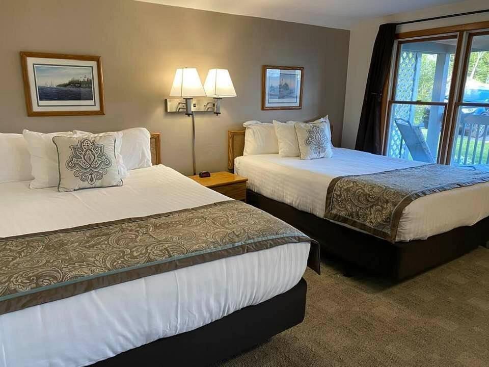 Downtown Inn Систер-Бэй Экстерьер фото